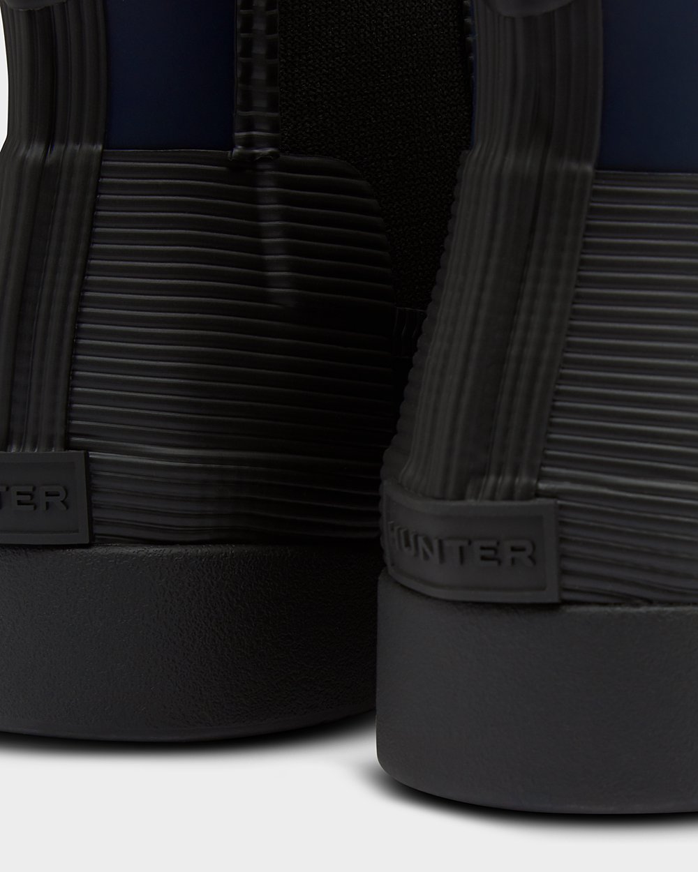 Botas Chelsea Hunter Feminina Azul Marinho/Pretas - Refined Texture Block Slim Fit - 49QGHBXZL